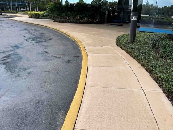Curved driveway and walkway concrete cleaning at commercial property in Feather Sound, Clearwater, FL
