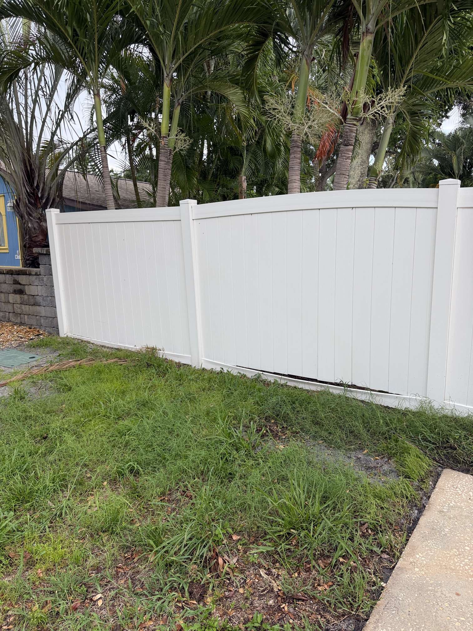 After photo of vinyl fence rust stain removal in Gulfport, FL